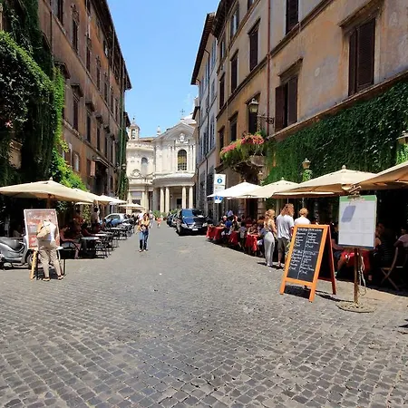 Hi Navona דירה
